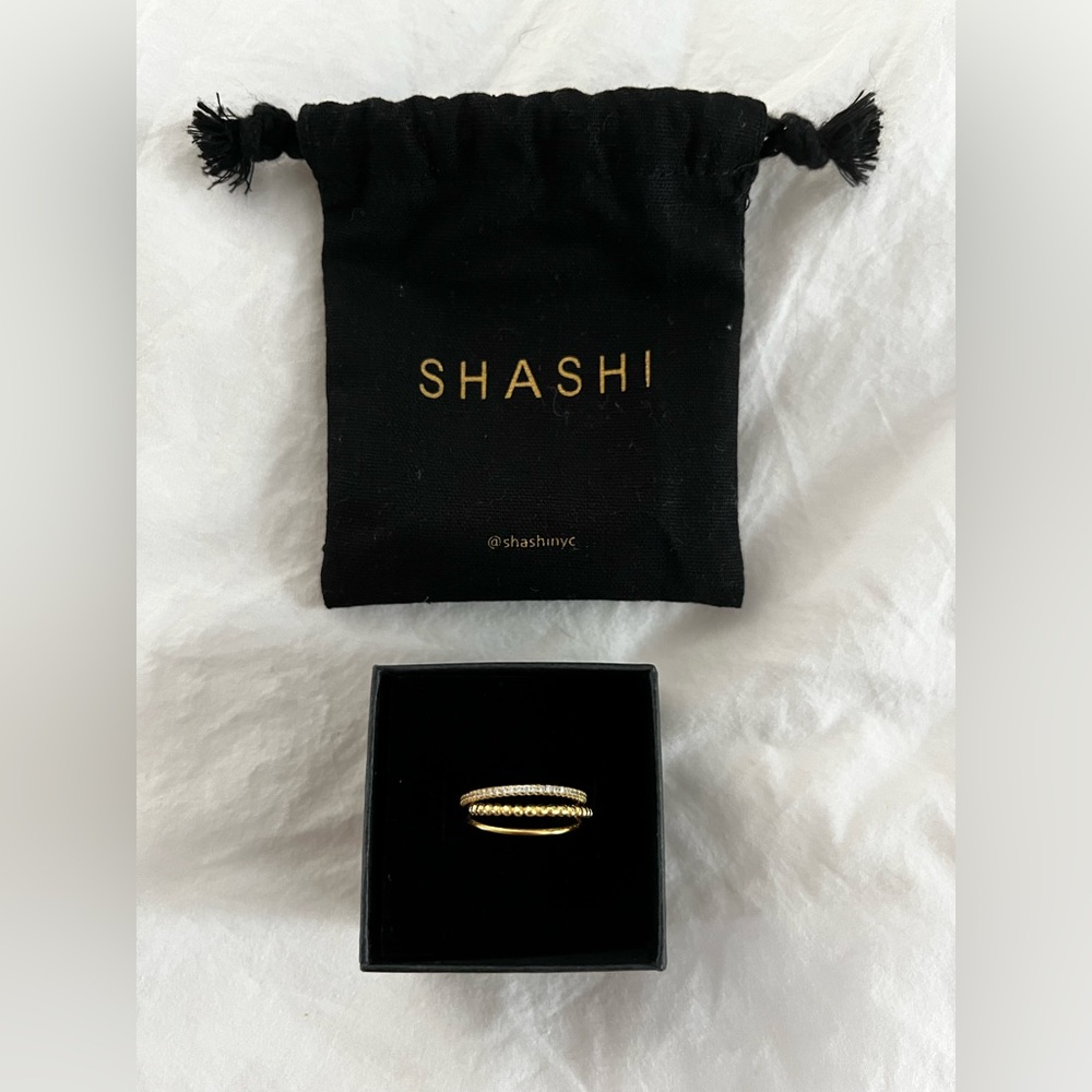 SHASHI Aura Ring Set in Gold Size 7 - Picture 2 of 3